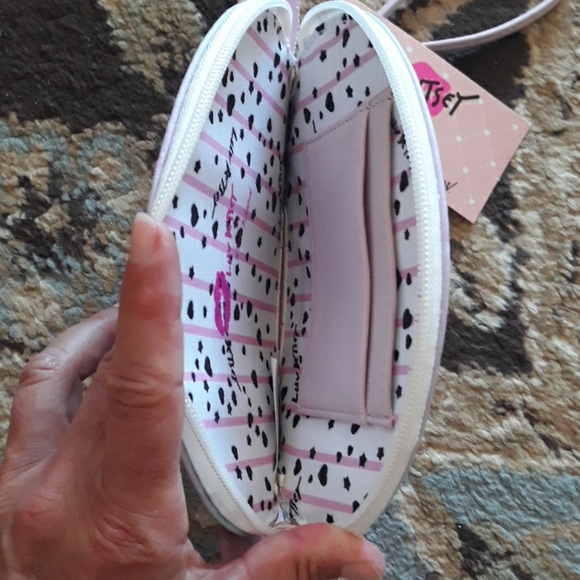 6x*Host Pick* Betsey Johnson cute wristlet - Picture 6 of 8